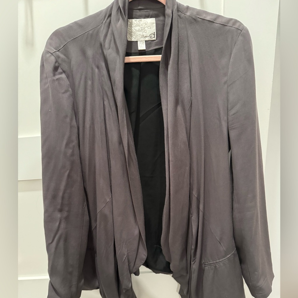 Grey pleated blazer.